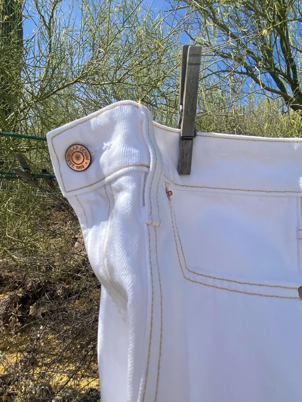 GAP High Rise Relaxed Barrel Jeans - Picture 7 of 8